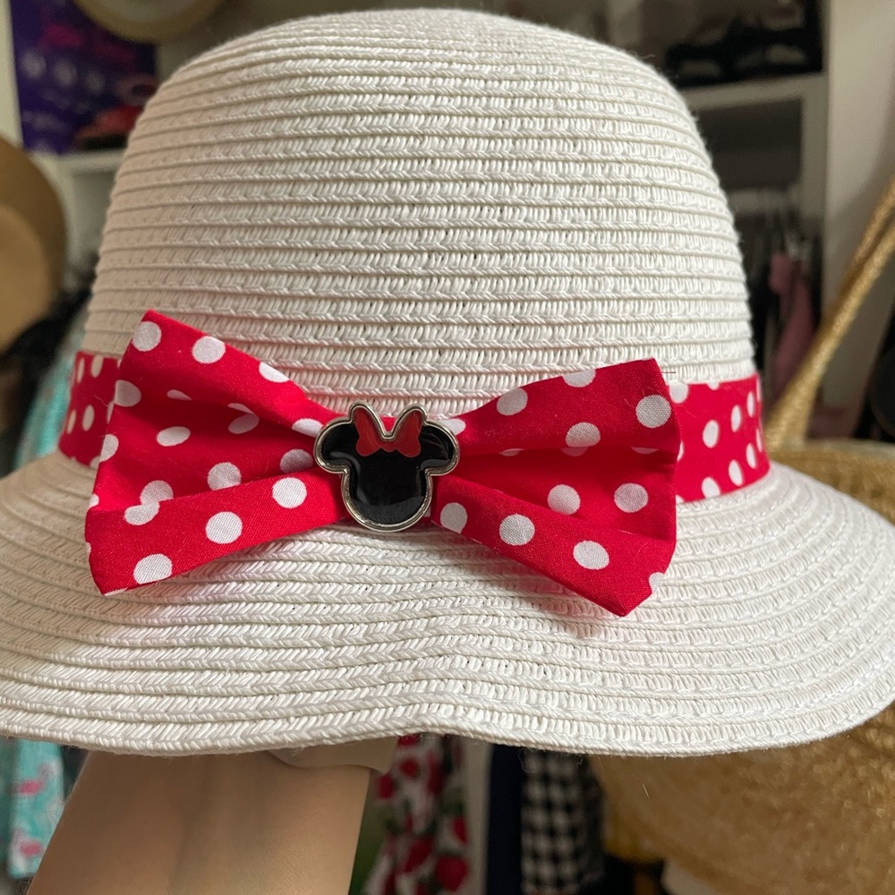 Disney Parks Minnie Hat. Youth but fits adult.